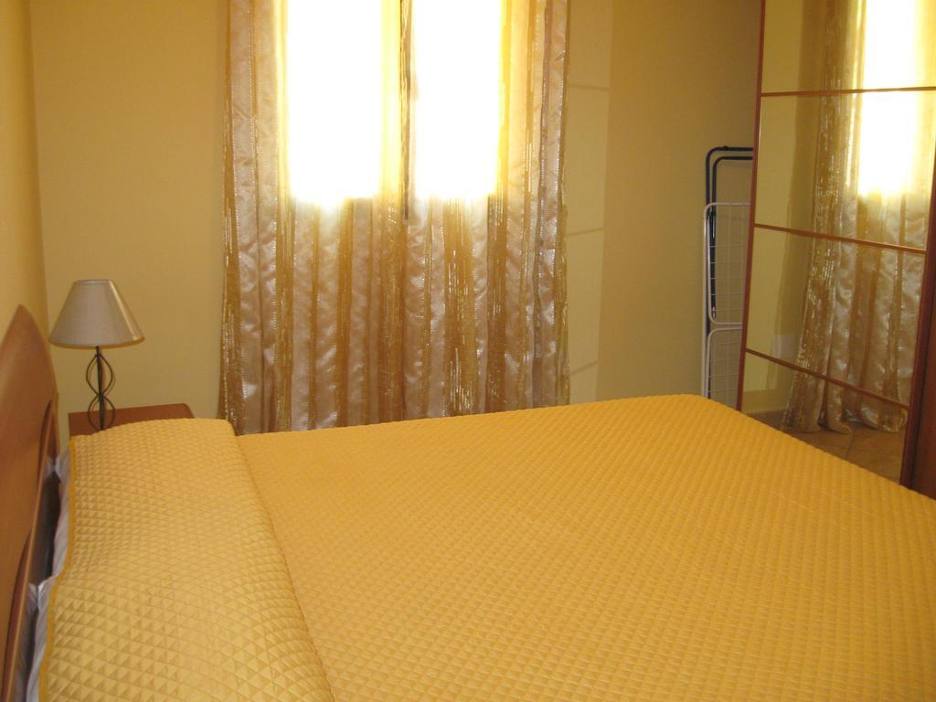 Rosy'S Apartments Трапето Стая снимка