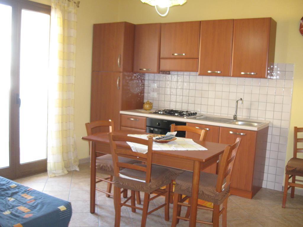 Rosy'S Apartments Трапето Стая снимка