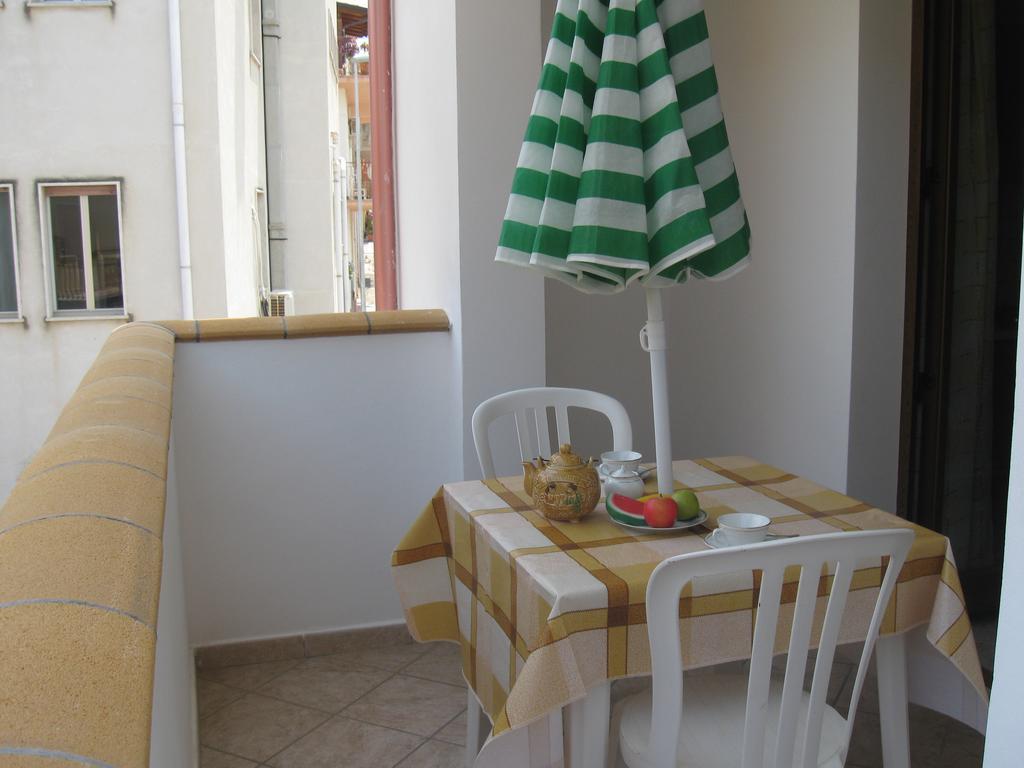 Rosy'S Apartments Трапето Стая снимка