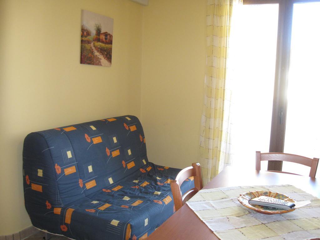 Rosy'S Apartments Трапето Стая снимка